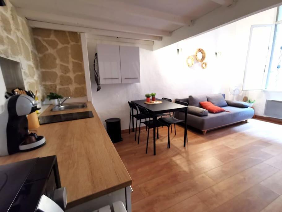 Centre - Au Coeur De L'ecusson Apartamento *